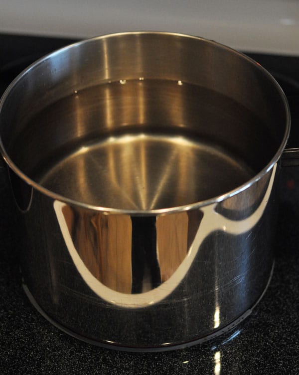 https://www.melskitchencafe.com/wp-content/uploads/2010/12/Pot-Water.jpg