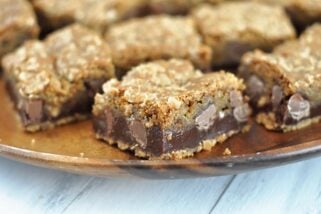 Fudgy Toffee Chocolate Chip Cookie Bars