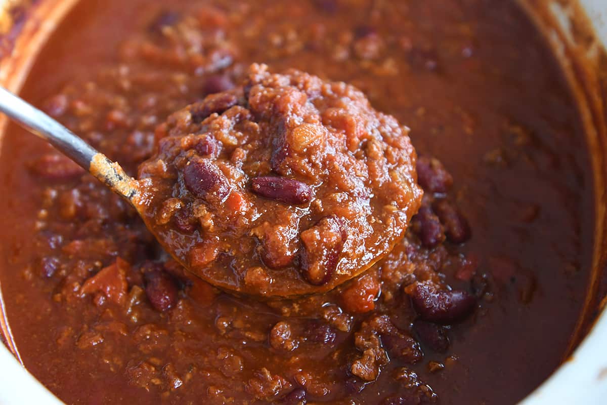 https://www.melskitchencafe.com/wp-content/uploads/2014/09/slow-cooker-chili3.jpg