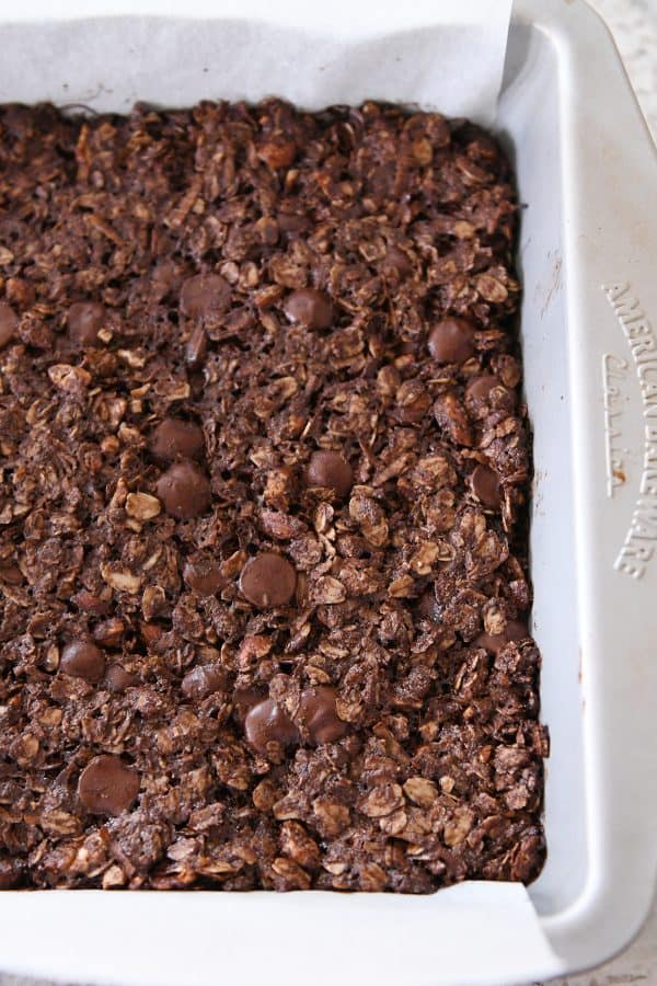Baked pan of dark chocolate brownie granola bars.