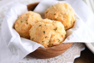 The Best Cheesy Garlic Drop Biscuits {Red Lobster Knockoff}