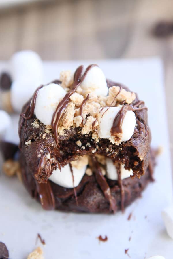  BAKE IT WITH MEL – Campfire S'mores Pizza Cookie Kit