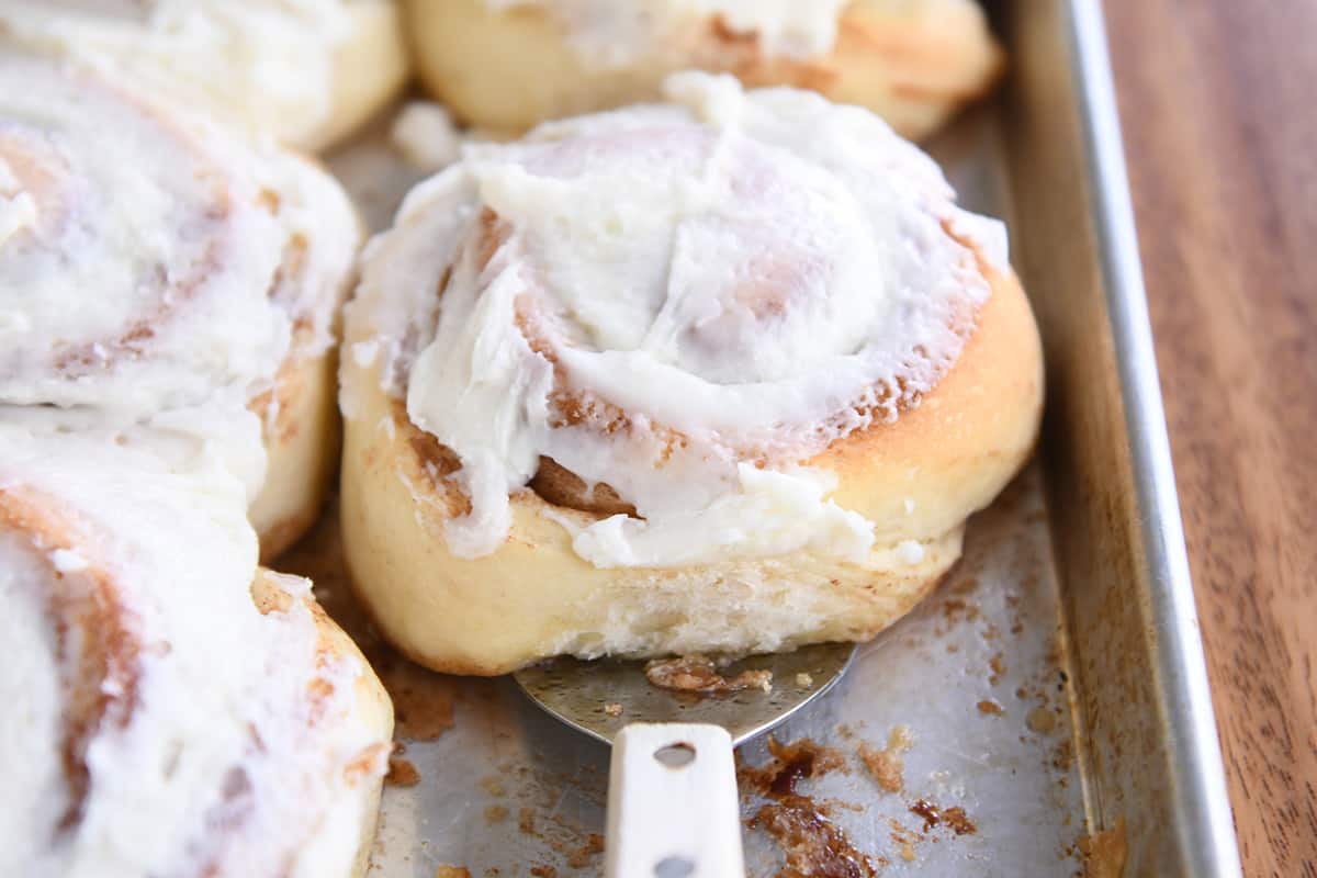 fingeraftryk Forbedring Stærk vind Vanilla Pudding Cinnamon Rolls Recipe | Mel's Kitchen Cafe