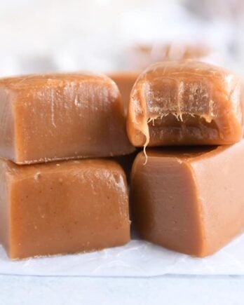 Four gingerbread caramels on white parchment paper.