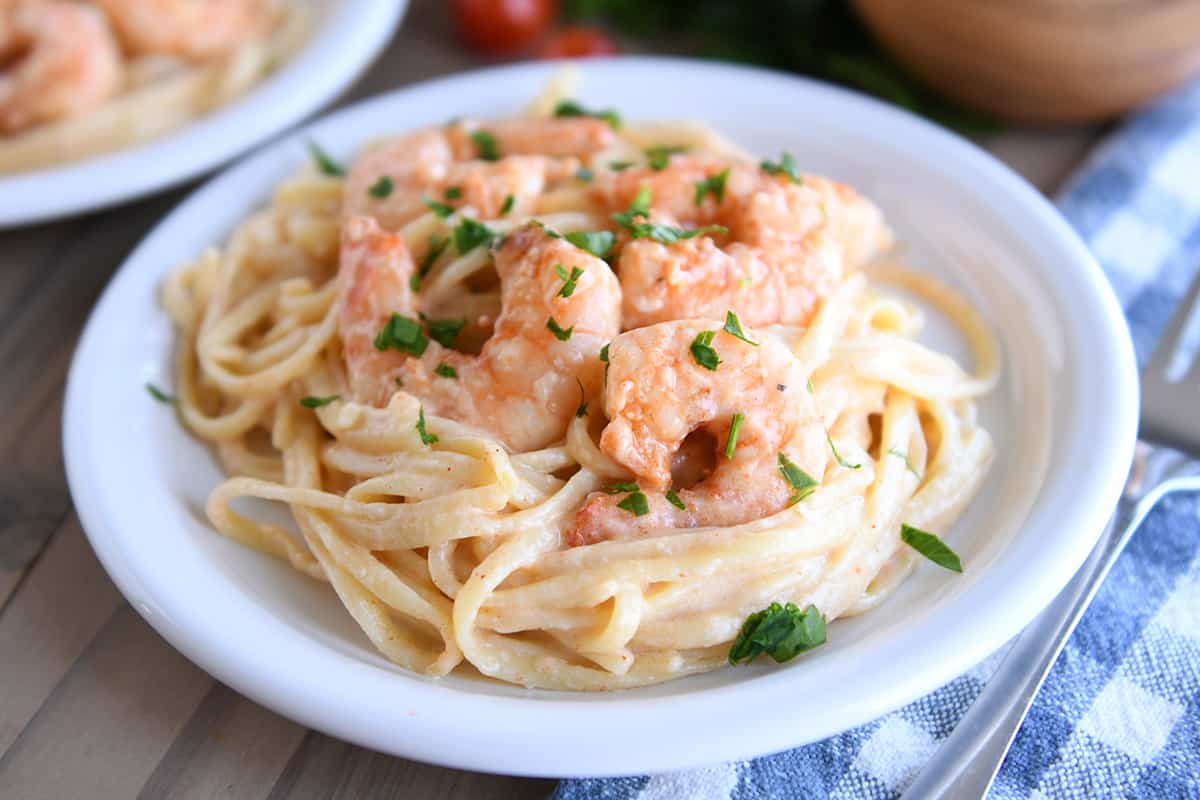 15-Minute Parmesan Garlic Linguine Pasta - Lauren's Latest