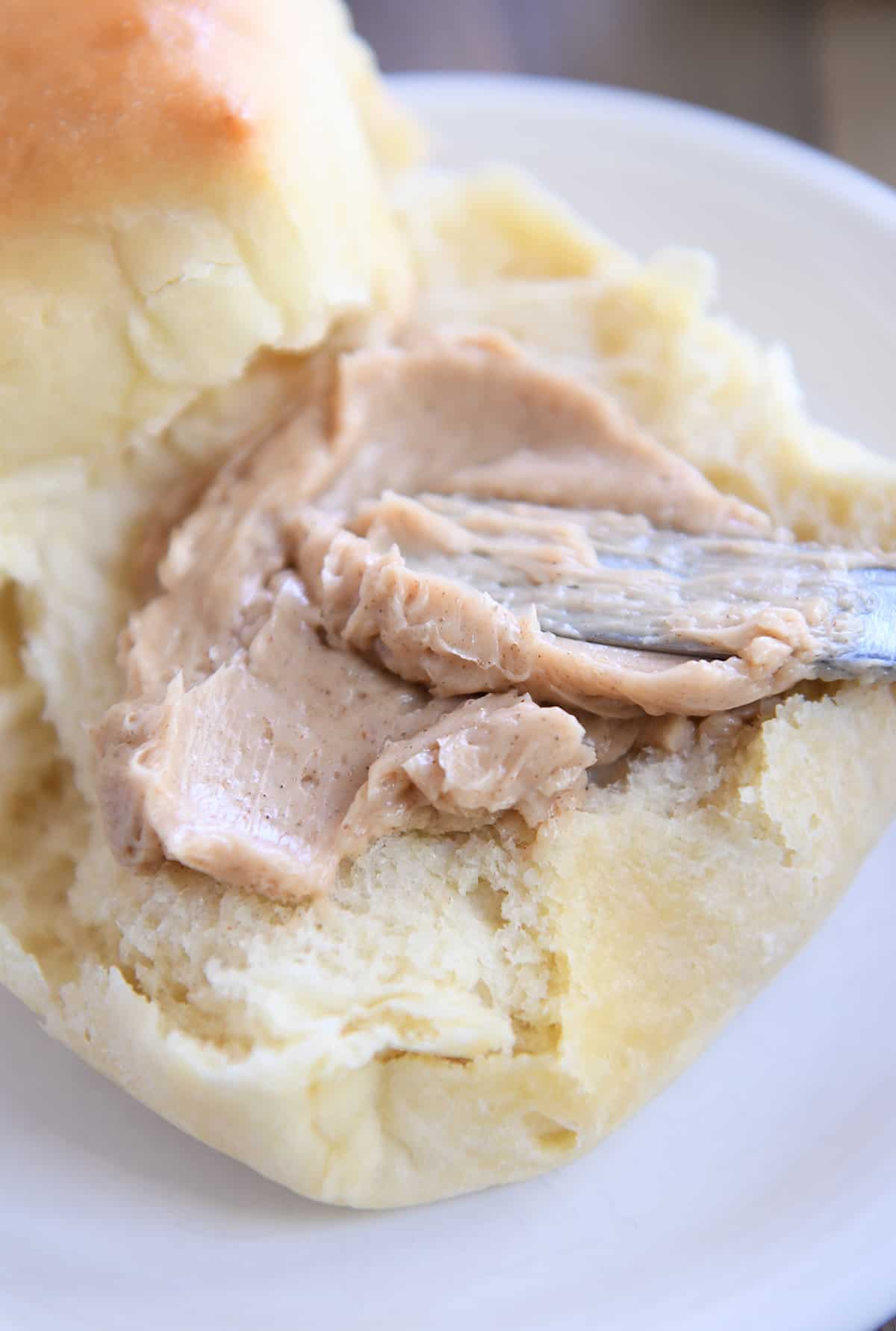Easy Cinnamon Honey Butter {For Rolls and Toast}