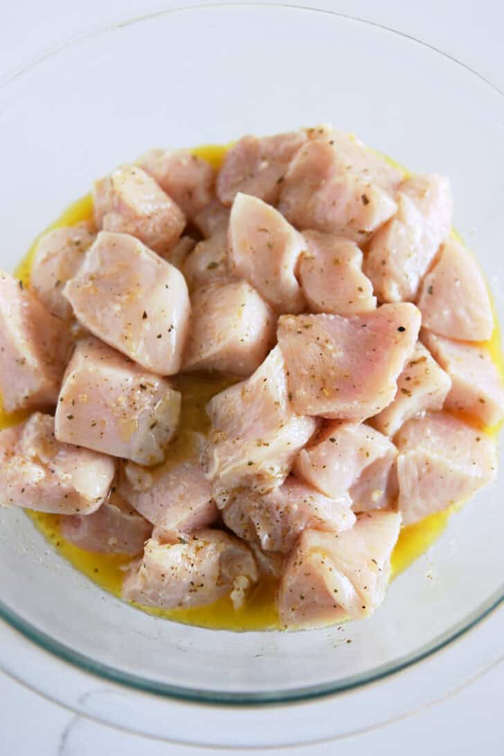 Marinate in glass bowl and chicken cubes in lemon juice, olive oil and oregano.