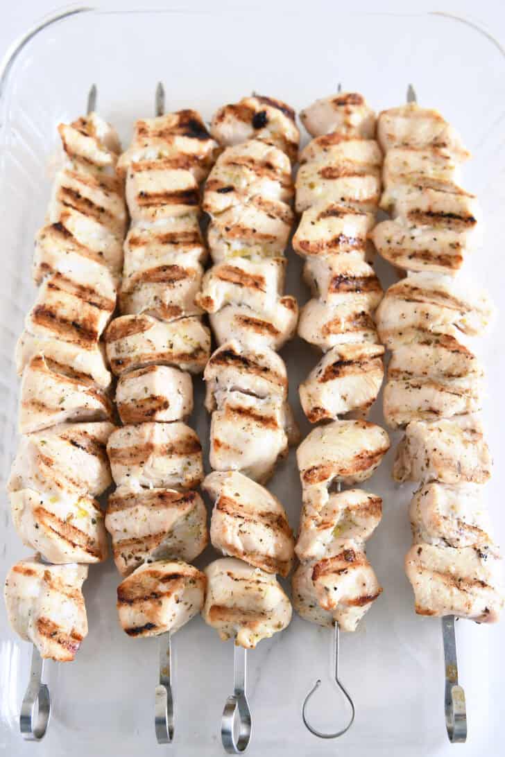 Glass 9x13-inch pan with cooked chicken.