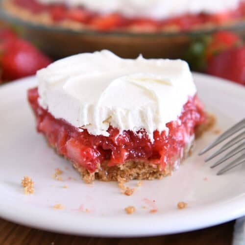 nice dressing for some juicy cream pie Chocolate-Drizzled Strawberries and Cream Pie