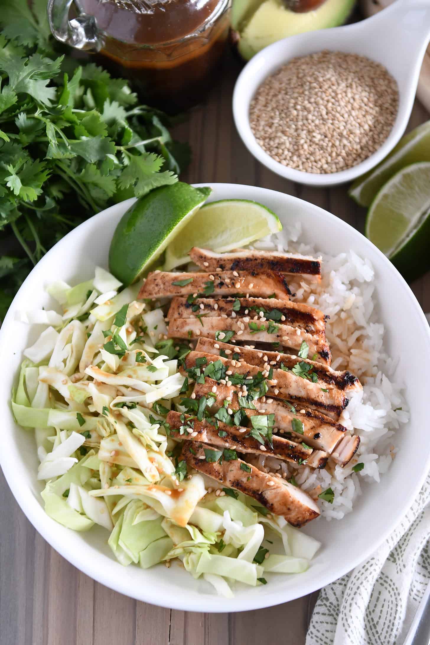 Klebrige Honig-Ingwer-Soja-Hühnchen-Bowls