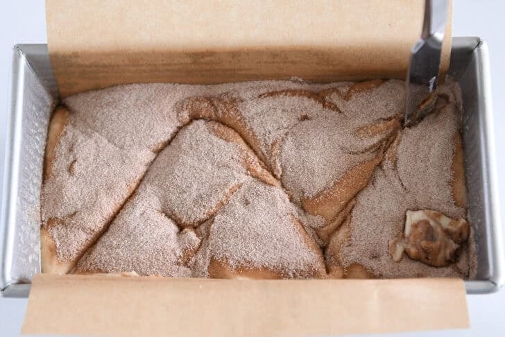 Using a butter knife, mix together the cinnamon and sugar to make a vanilla quick bread.