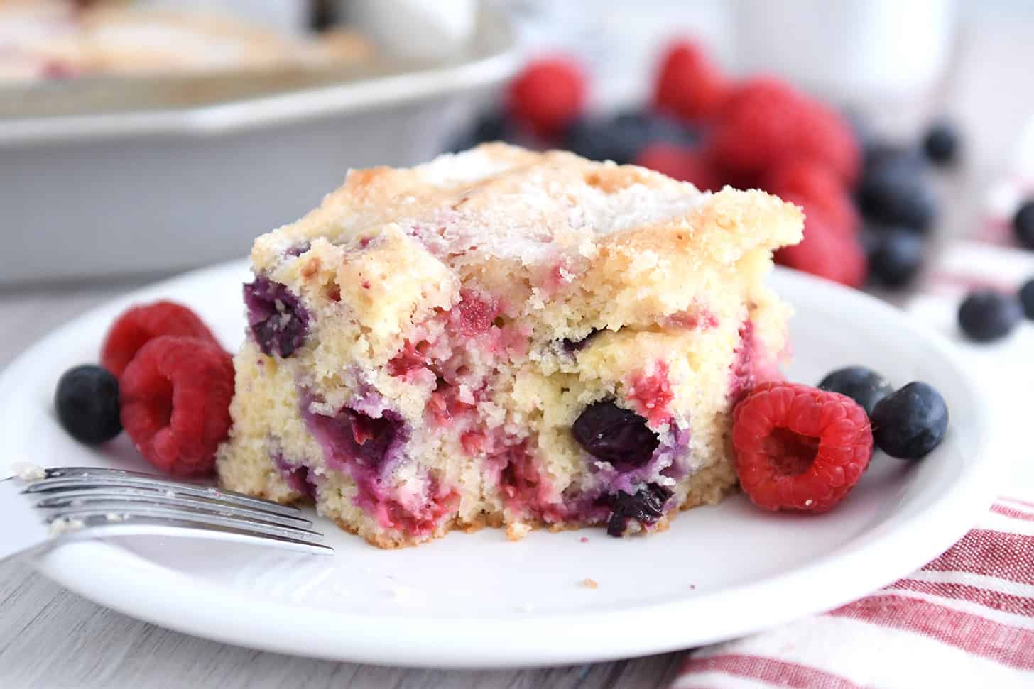 Crackly Sugar-Topped Summer Berry Cake