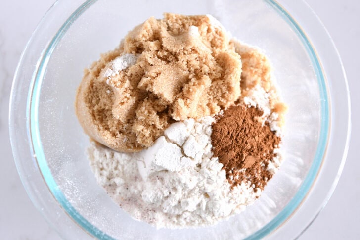 Glass bowl with flour, brown sugar, and cinnamon.