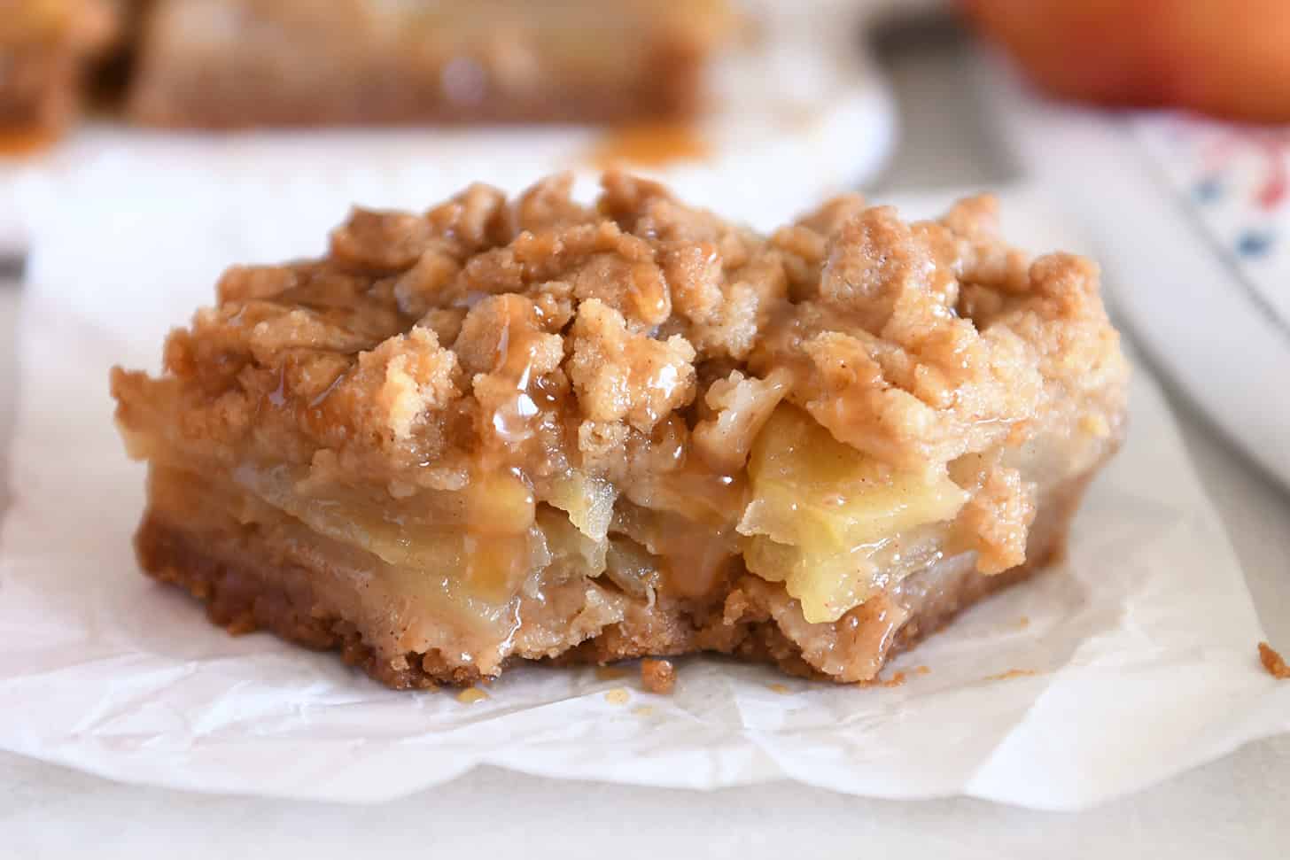 Caramel Apple Crumble Bars – Mel’s Kitchen Cafe Caramel Apple Crumble Bars – Mel’s Kitchen Cafe
