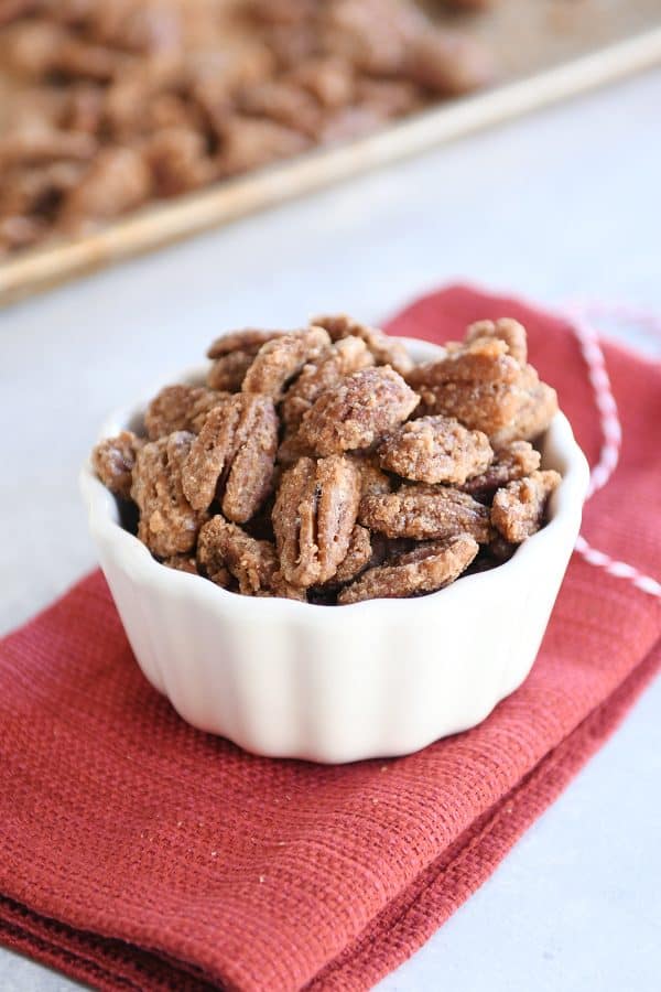 White bowl filled with easy cinnamon and sugar candied pecans.