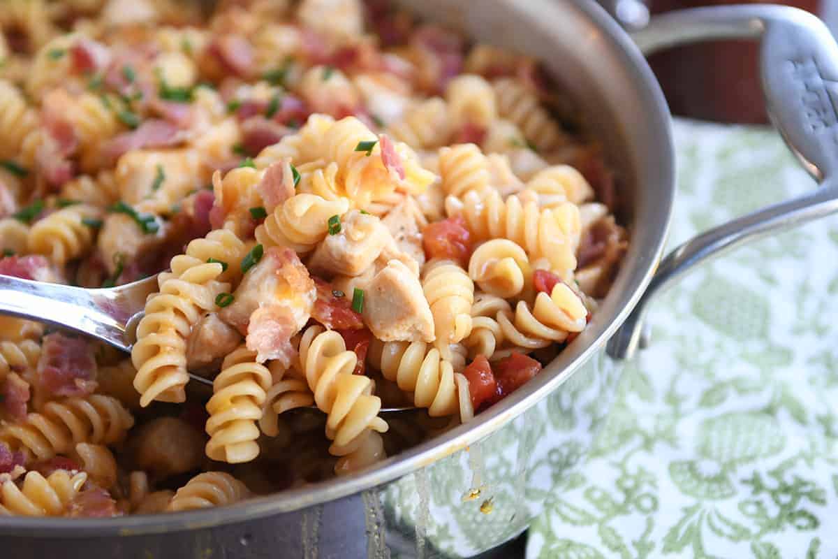 Monterey BBQ Chicken Pasta {One Pot Dinner!} Mel's Kitchen Cafe