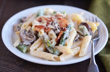 One Pot Creamy Asparagus and Bacon Pasta
