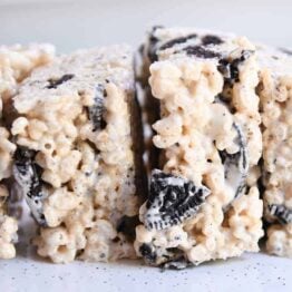 Oreo rice krispie treats side by side on white tray.