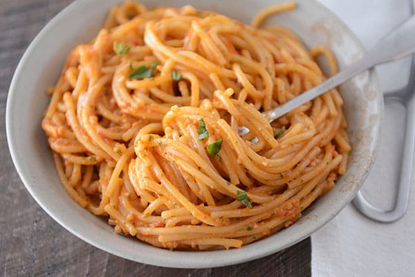 20-Minute Tomato Pesto Pasta-image