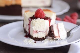 White Chocolate Raspberry Truffle Cheesecake: Cheesecake Factory Copycat!